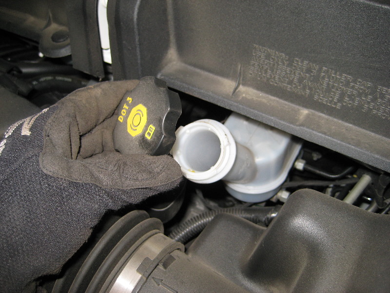 GM-Chevrolet-Traverse-Front-Brake-Pads-Replacement-Guide-018