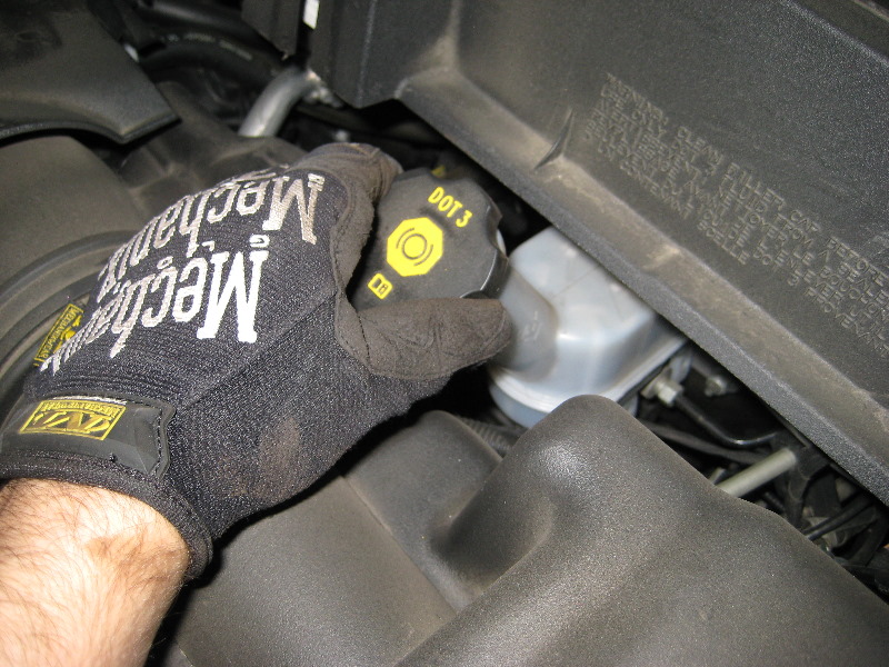 GM-Chevrolet-Traverse-Front-Brake-Pads-Replacement-Guide-020