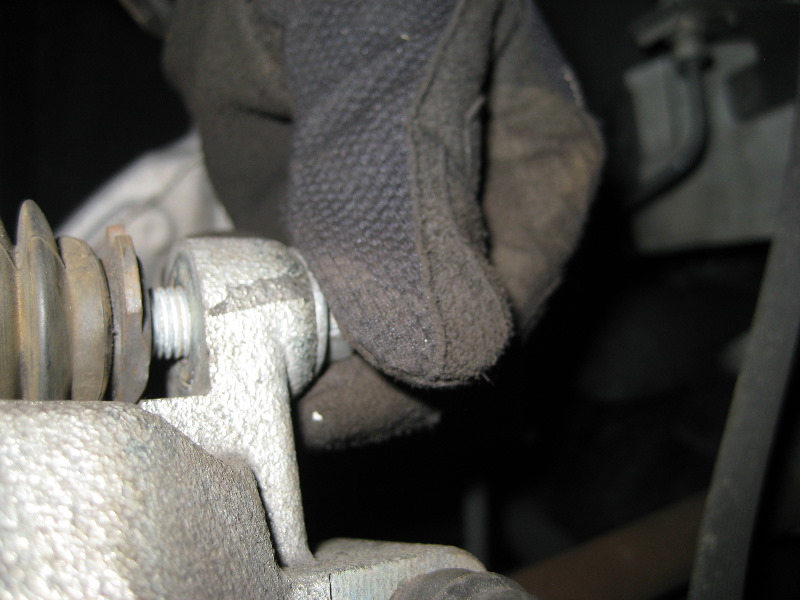 GM-Chevrolet-Traverse-Front-Brake-Pads-Replacement-Guide-024