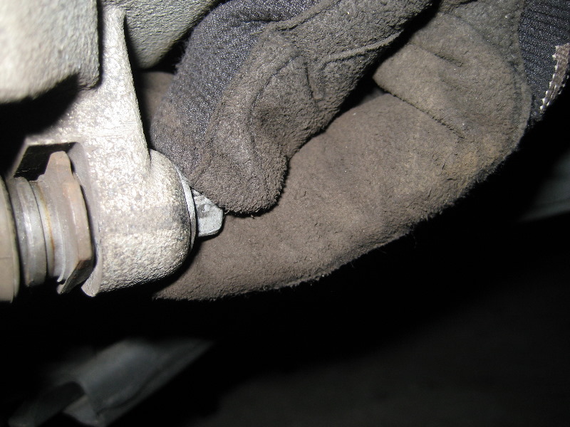 GM-Chevrolet-Traverse-Front-Brake-Pads-Replacement-Guide-025