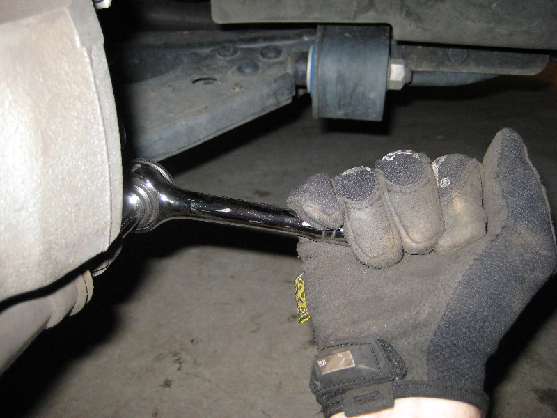 GM-Chevrolet-Traverse-Front-Brake-Pads-Replacement-Guide-027