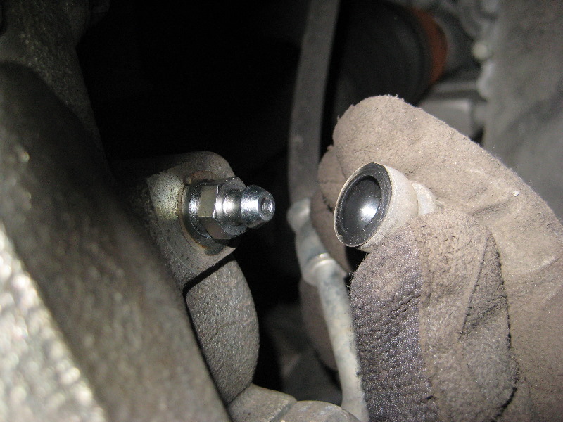 GM-Chevrolet-Traverse-Front-Brake-Pads-Replacement-Guide-029