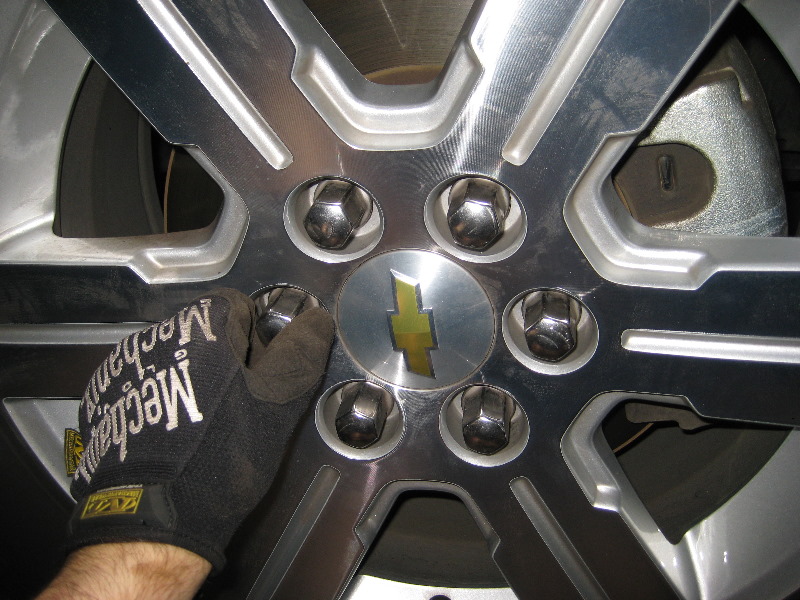 GM-Chevrolet-Traverse-Front-Brake-Pads-Replacement-Guide-030