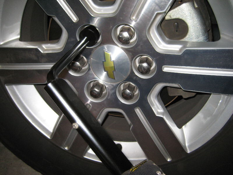 GM-Chevrolet-Traverse-Front-Brake-Pads-Replacement-Guide-031