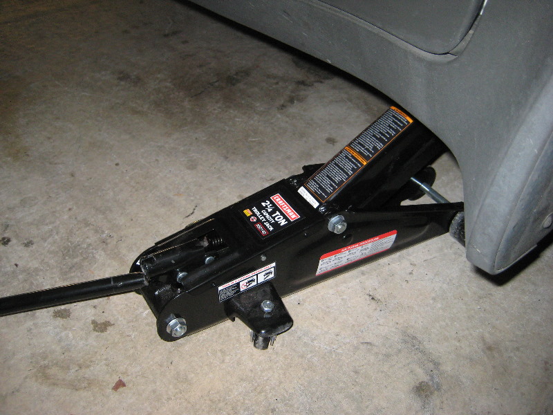 GM-Chevrolet-Traverse-Front-Brake-Pads-Replacement-Guide-032