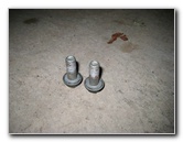 GM-Chevrolet-Traverse-Front-Brake-Pads-Replacement-Guide-010