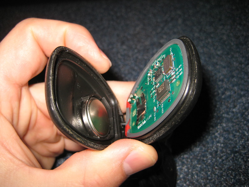 GM-Chevrolet-Traverse-Key-Fob-Battery-Replacement-Guide-009