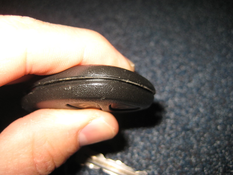 GM-Chevrolet-Traverse-Key-Fob-Battery-Replacement-Guide-010