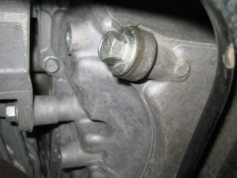 GM-Chevrolet-Traverse-LLT-V6-Engine-Oil-Change-Guide-009