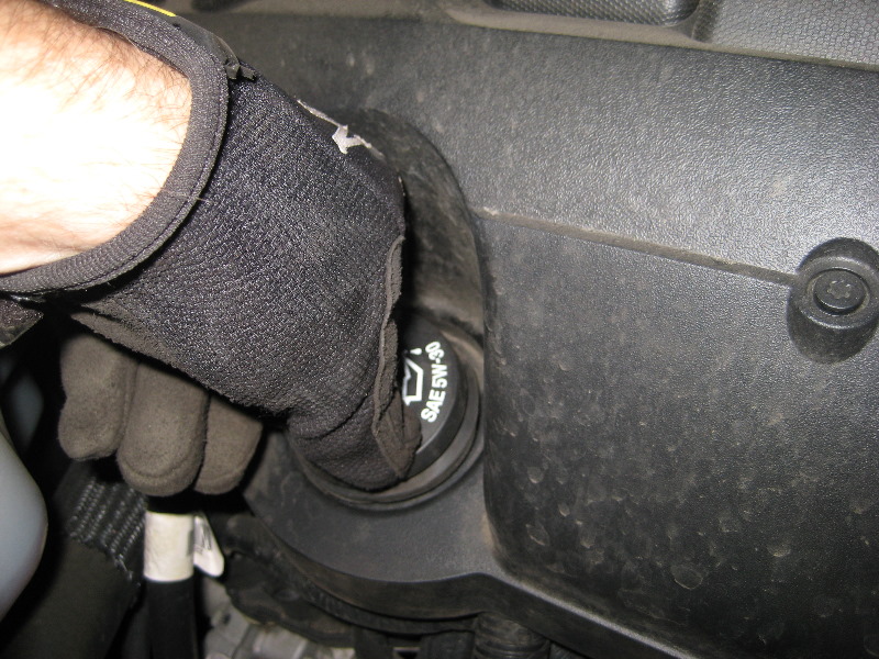 GM-Chevrolet-Traverse-LLT-V6-Engine-Oil-Change-Guide-024