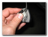 GM-Chevrolet-Traverse-License-Plate-Light-Bulbs-Replacement-Guide-007