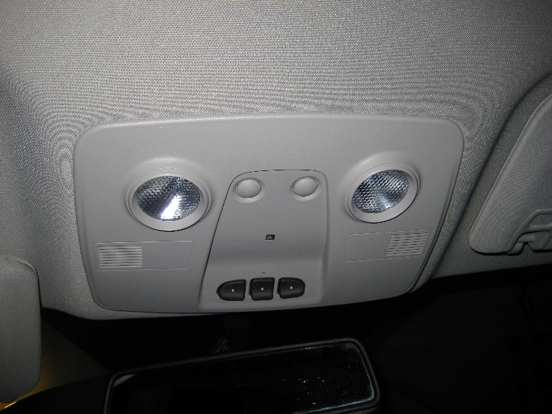 GM-Chevrolet-Traverse-Map-Light-Bulbs-Replacement-Guide-001