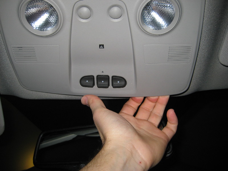 GM-Chevrolet-Traverse-Map-Light-Bulbs-Replacement-Guide-002