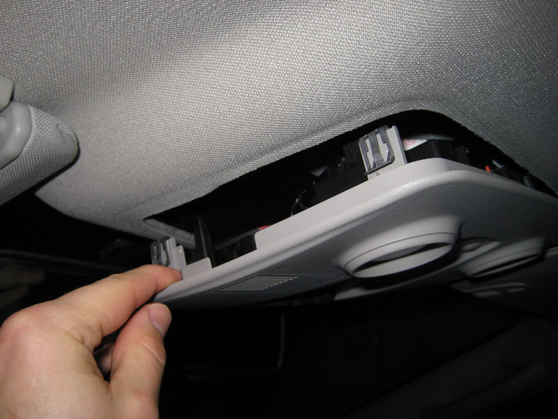 GM-Chevrolet-Traverse-Map-Light-Bulbs-Replacement-Guide-003