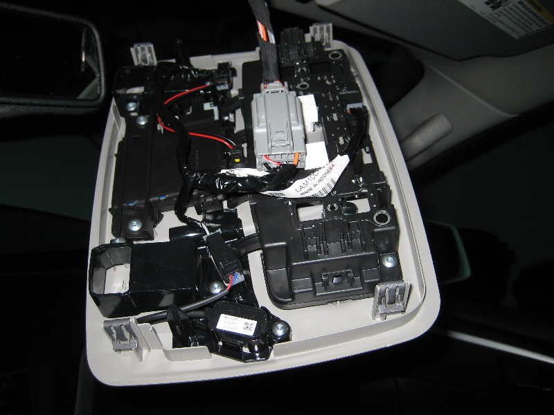 GM-Chevrolet-Traverse-Map-Light-Bulbs-Replacement-Guide-004