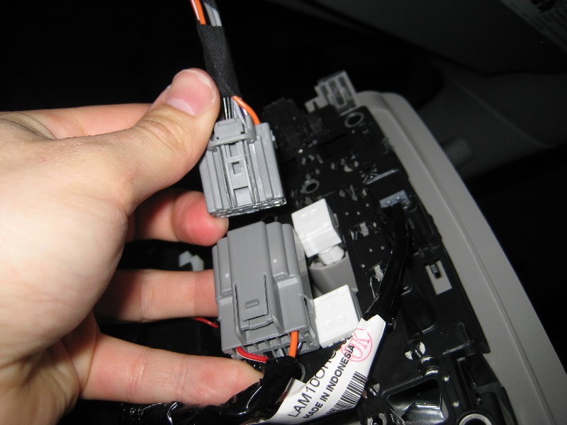 GM-Chevrolet-Traverse-Map-Light-Bulbs-Replacement-Guide-005