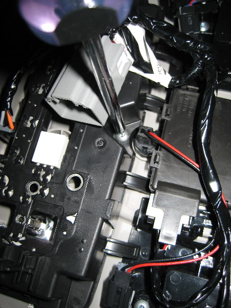 GM-Chevrolet-Traverse-Map-Light-Bulbs-Replacement-Guide-008