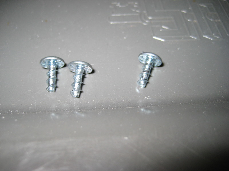 GM-Chevrolet-Traverse-Map-Light-Bulbs-Replacement-Guide-009