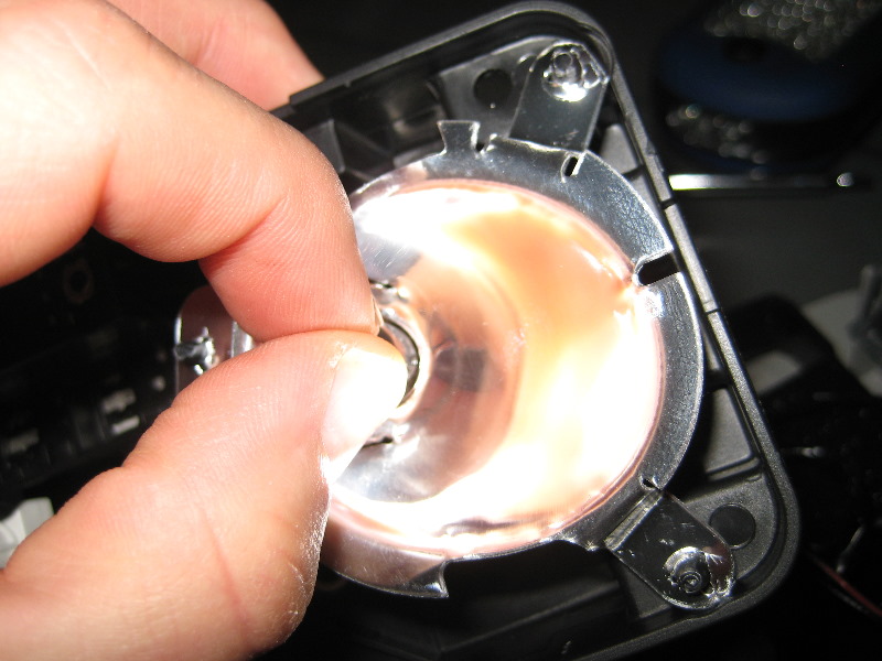 GM-Chevrolet-Traverse-Map-Light-Bulbs-Replacement-Guide-014