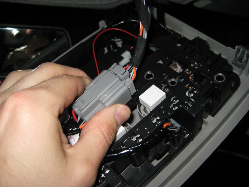 GM-Chevrolet-Traverse-Map-Light-Bulbs-Replacement-Guide-017