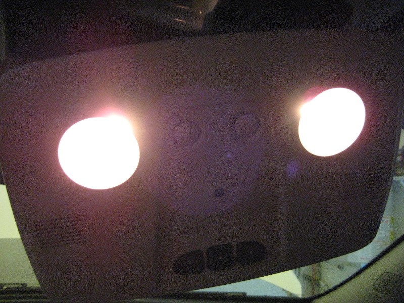 GM-Chevrolet-Traverse-Map-Light-Bulbs-Replacement-Guide-018