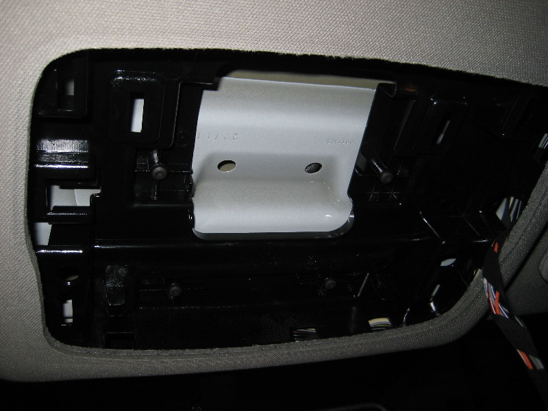 GM-Chevrolet-Traverse-Map-Light-Bulbs-Replacement-Guide-019