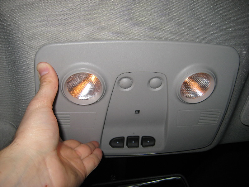 GM-Chevrolet-Traverse-Map-Light-Bulbs-Replacement-Guide-020