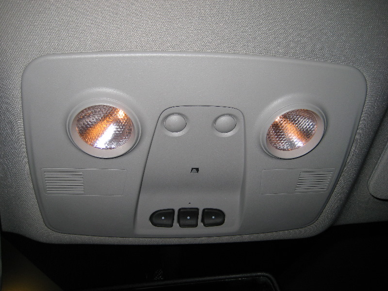 GM-Chevrolet-Traverse-Map-Light-Bulbs-Replacement-Guide-021