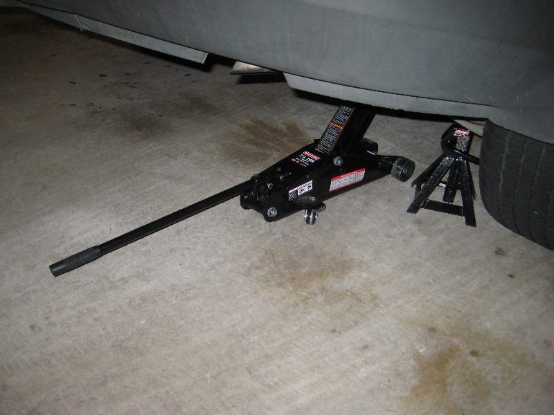 GM-Chevrolet-Traverse-Rear-Brake-Pads-Replacement-Guide-003