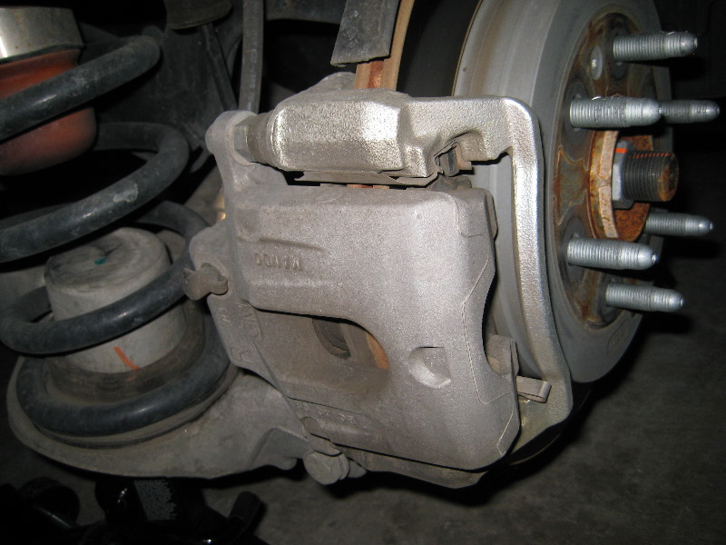 GM-Chevrolet-Traverse-Rear-Brake-Pads-Replacement-Guide-007