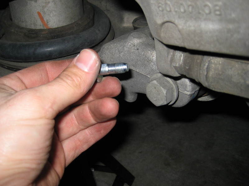 GM-Chevrolet-Traverse-Rear-Brake-Pads-Replacement-Guide-011