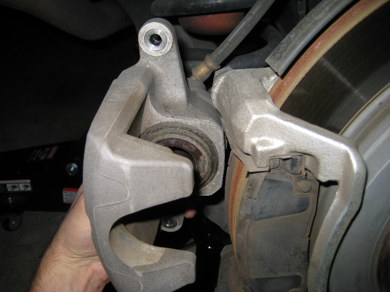 GM-Chevrolet-Traverse-Rear-Brake-Pads-Replacement-Guide-013