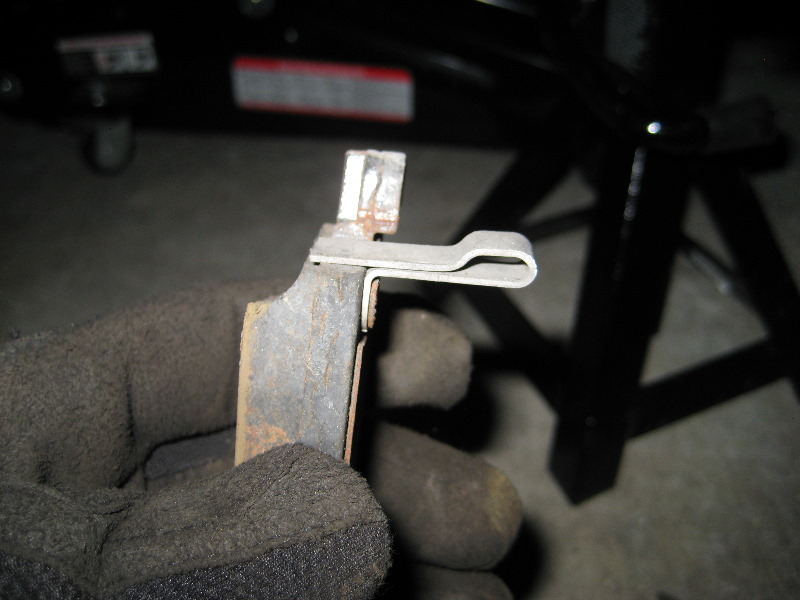 GM-Chevrolet-Traverse-Rear-Brake-Pads-Replacement-Guide-016