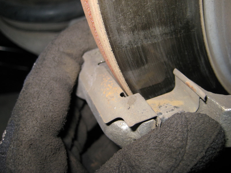 GM-Chevrolet-Traverse-Rear-Brake-Pads-Replacement-Guide-017