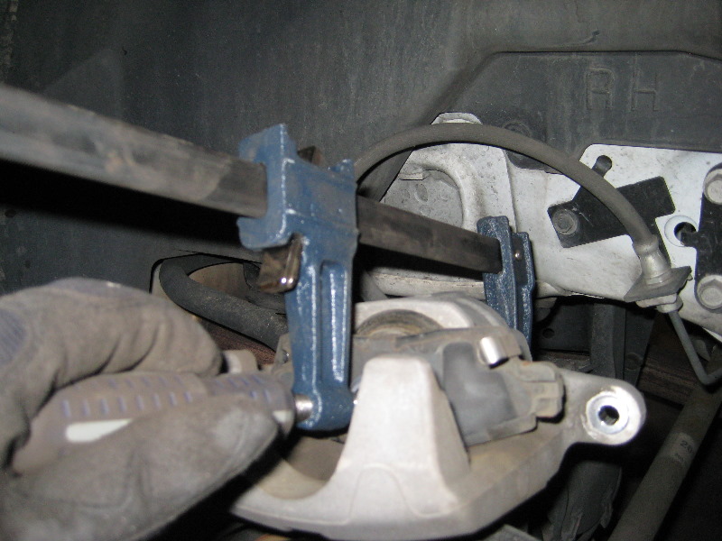 GM-Chevrolet-Traverse-Rear-Brake-Pads-Replacement-Guide-021