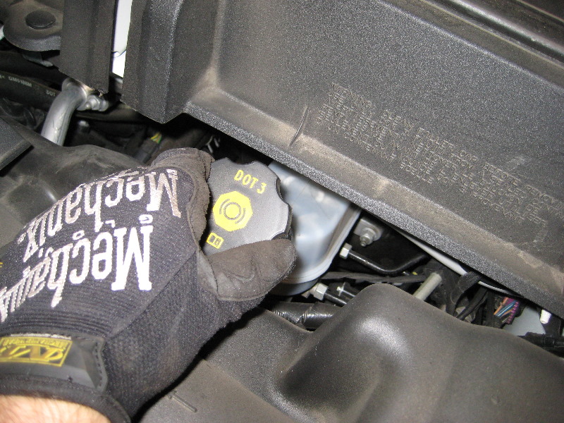 GM-Chevrolet-Traverse-Rear-Brake-Pads-Replacement-Guide-022