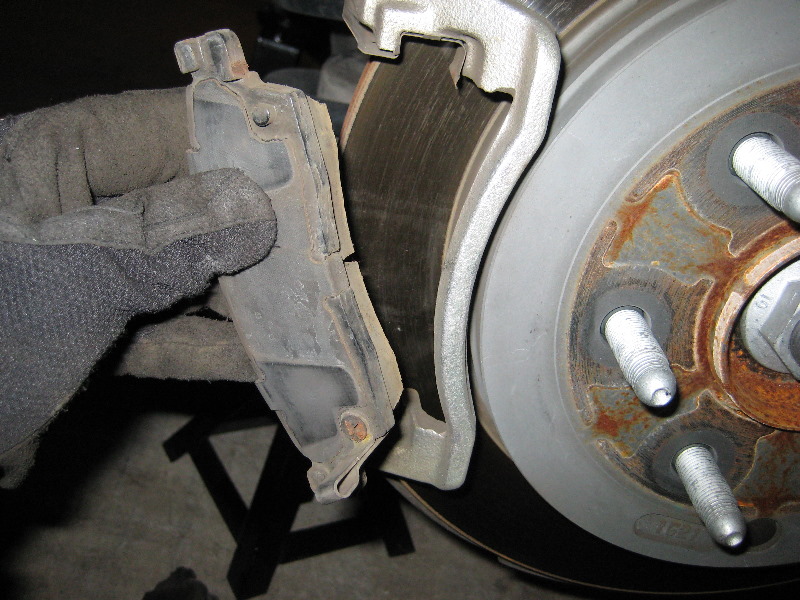 GM-Chevrolet-Traverse-Rear-Brake-Pads-Replacement-Guide-023