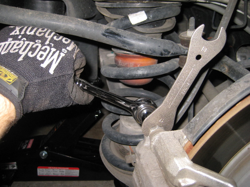 GM-Chevrolet-Traverse-Rear-Brake-Pads-Replacement-Guide-029