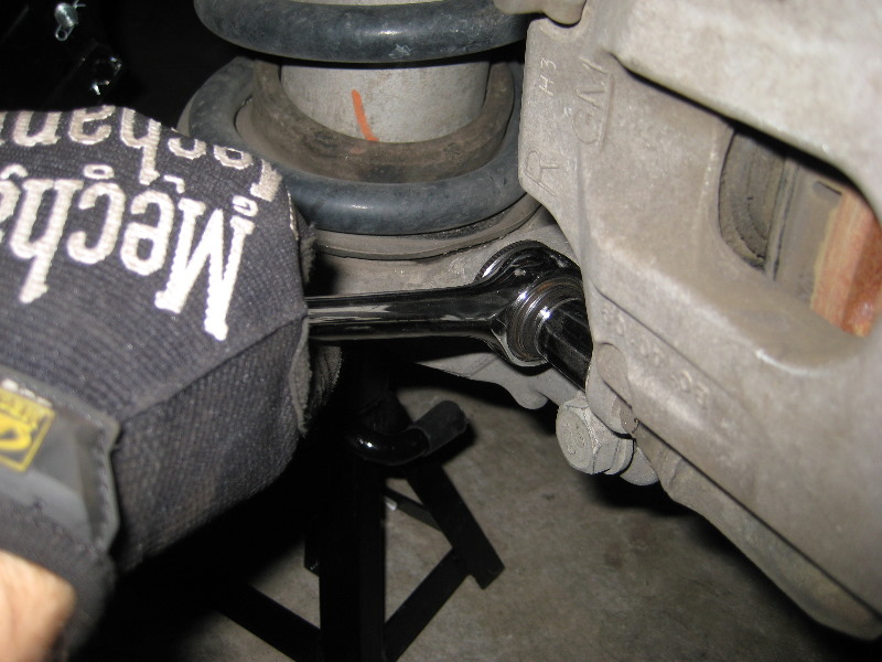 GM-Chevrolet-Traverse-Rear-Brake-Pads-Replacement-Guide-030