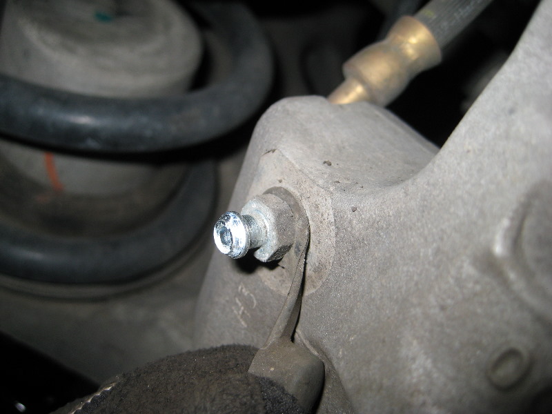 GM-Chevrolet-Traverse-Rear-Brake-Pads-Replacement-Guide-032