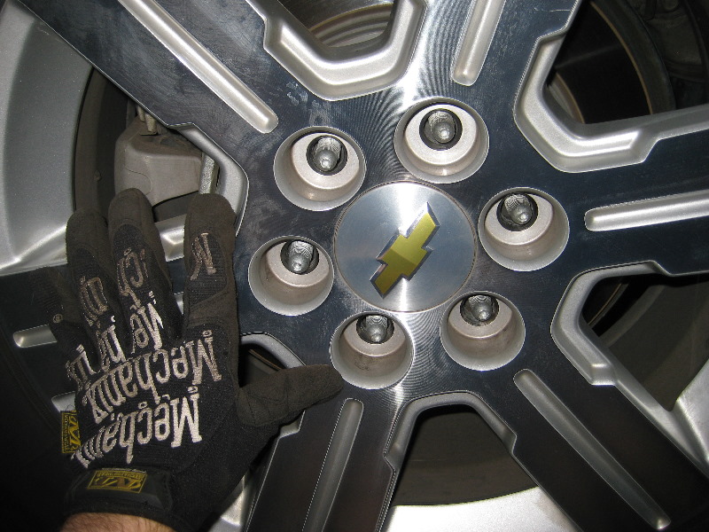 GM-Chevrolet-Traverse-Rear-Brake-Pads-Replacement-Guide-033