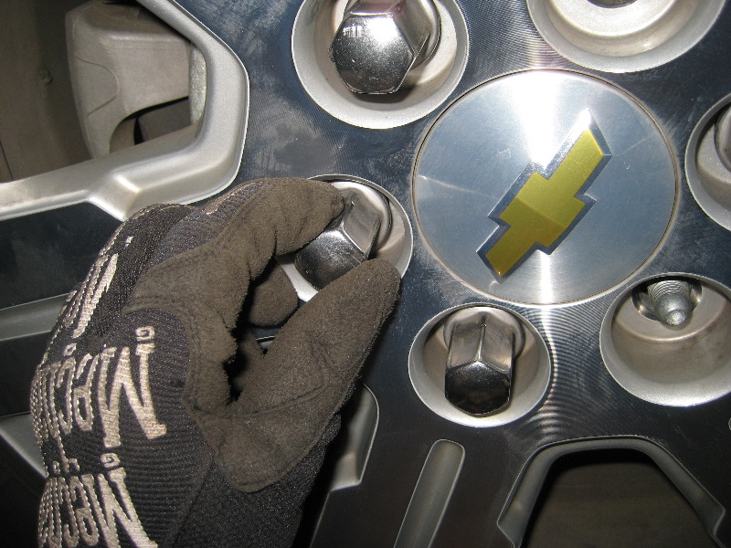 GM-Chevrolet-Traverse-Rear-Brake-Pads-Replacement-Guide-034