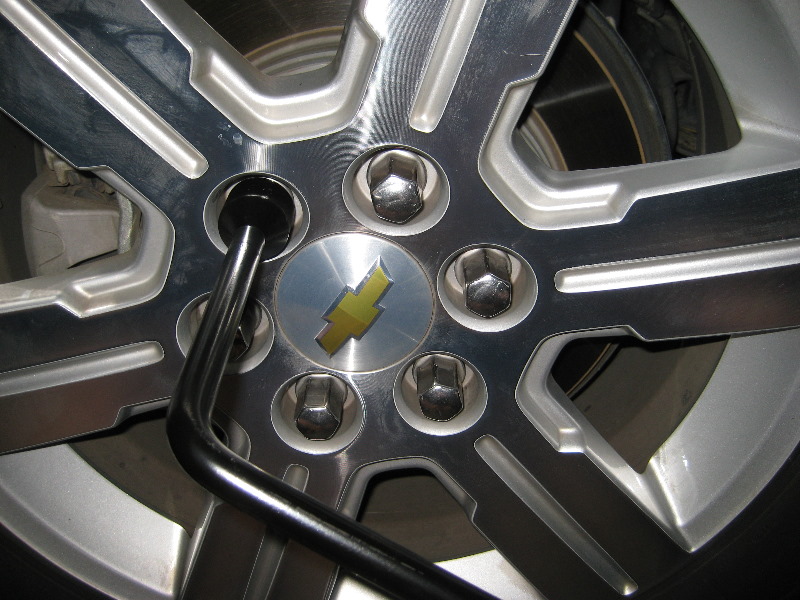 GM-Chevrolet-Traverse-Rear-Brake-Pads-Replacement-Guide-035