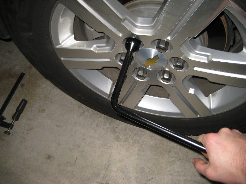 GM-Chevrolet-Traverse-Rear-Brake-Pads-Replacement-Guide-036