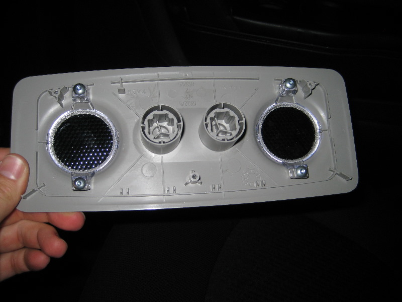 GM-Chevrolet-Traverse-Reading-Light-Bulbs-Replacement-Guide-007