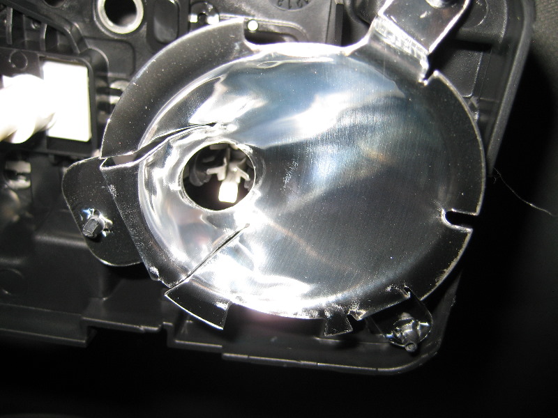 GM-Chevrolet-Traverse-Reading-Light-Bulbs-Replacement-Guide-011