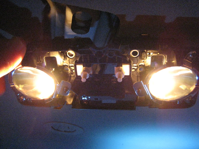 GM-Chevrolet-Traverse-Reading-Light-Bulbs-Replacement-Guide-013