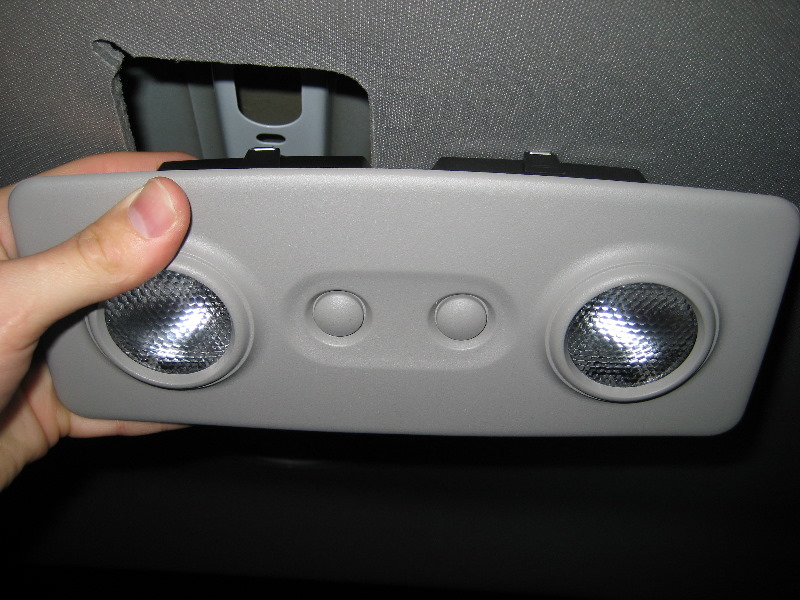 GM-Chevrolet-Traverse-Reading-Light-Bulbs-Replacement-Guide-014