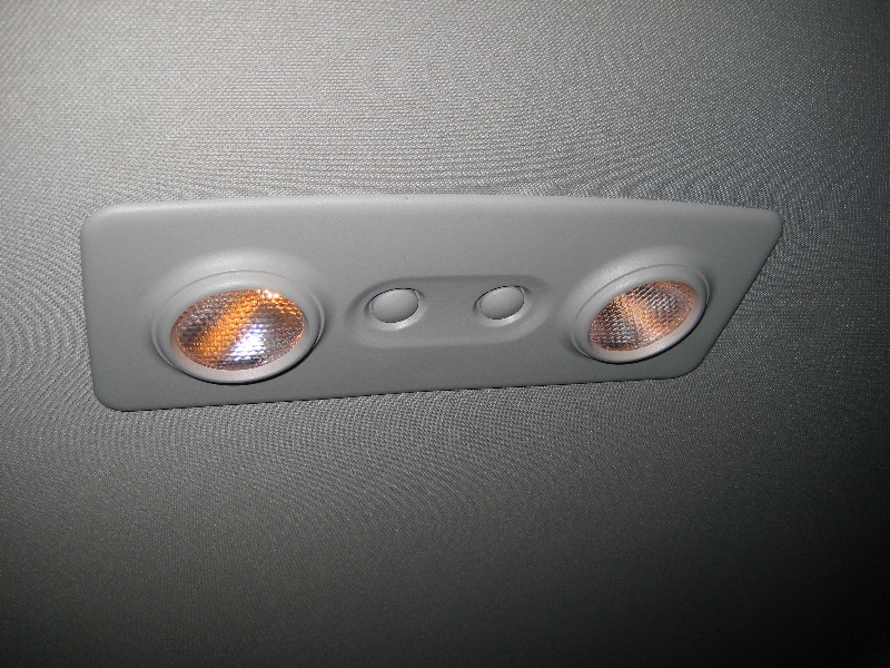GM-Chevrolet-Traverse-Reading-Light-Bulbs-Replacement-Guide-018