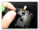 GM-Chevrolet-Traverse-Reading-Light-Bulbs-Replacement-Guide-009